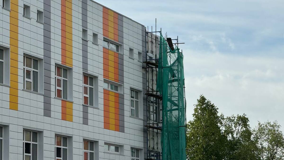 В строящейся школе на Камчатке приступили к отделочным работам 