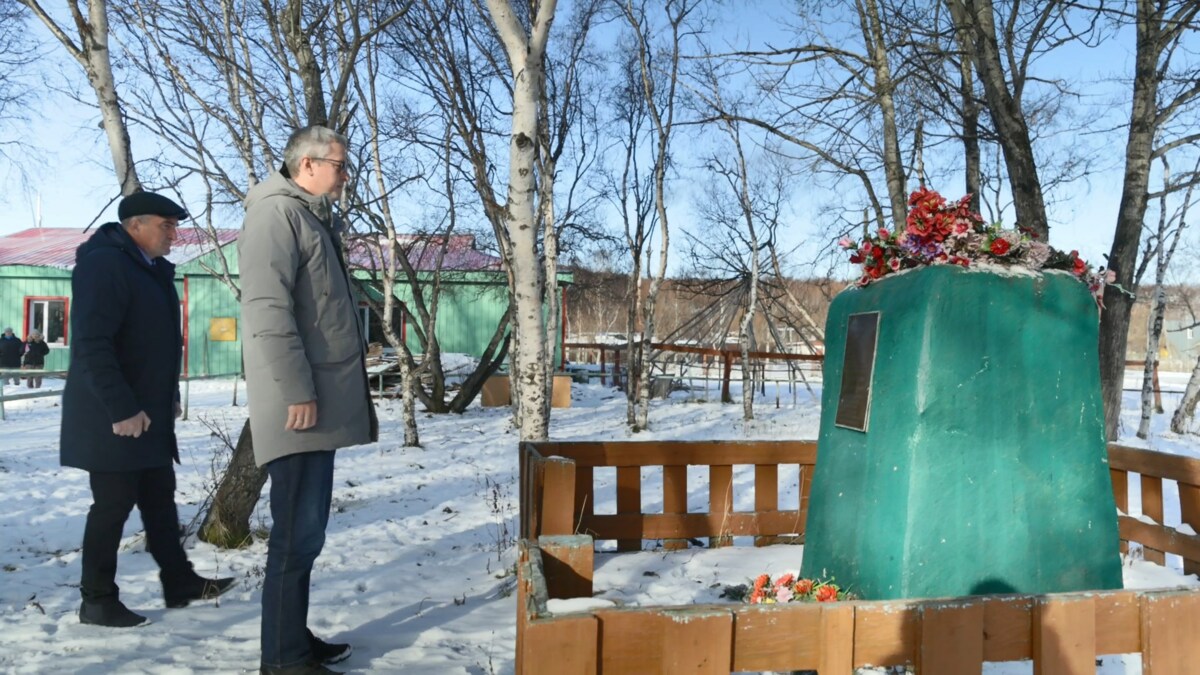 Губернатор Камчатки поручил благоустроить памятник погибшим в годы Великой Отечественной войны в селе Седанка