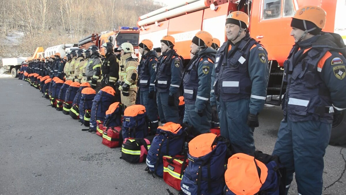 Более 900 человек и 100 единиц техники приняли участие в масштабной тренировке по гражданской обороне на Камчатке